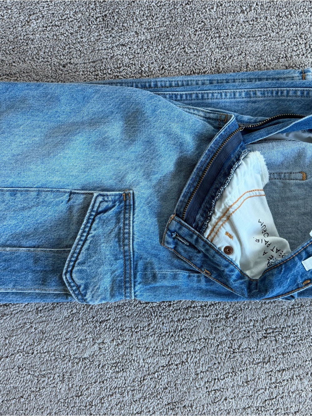 Aritzia Women's Light Blue Relaxed Cargo Jeans - Picture 4 of 5
